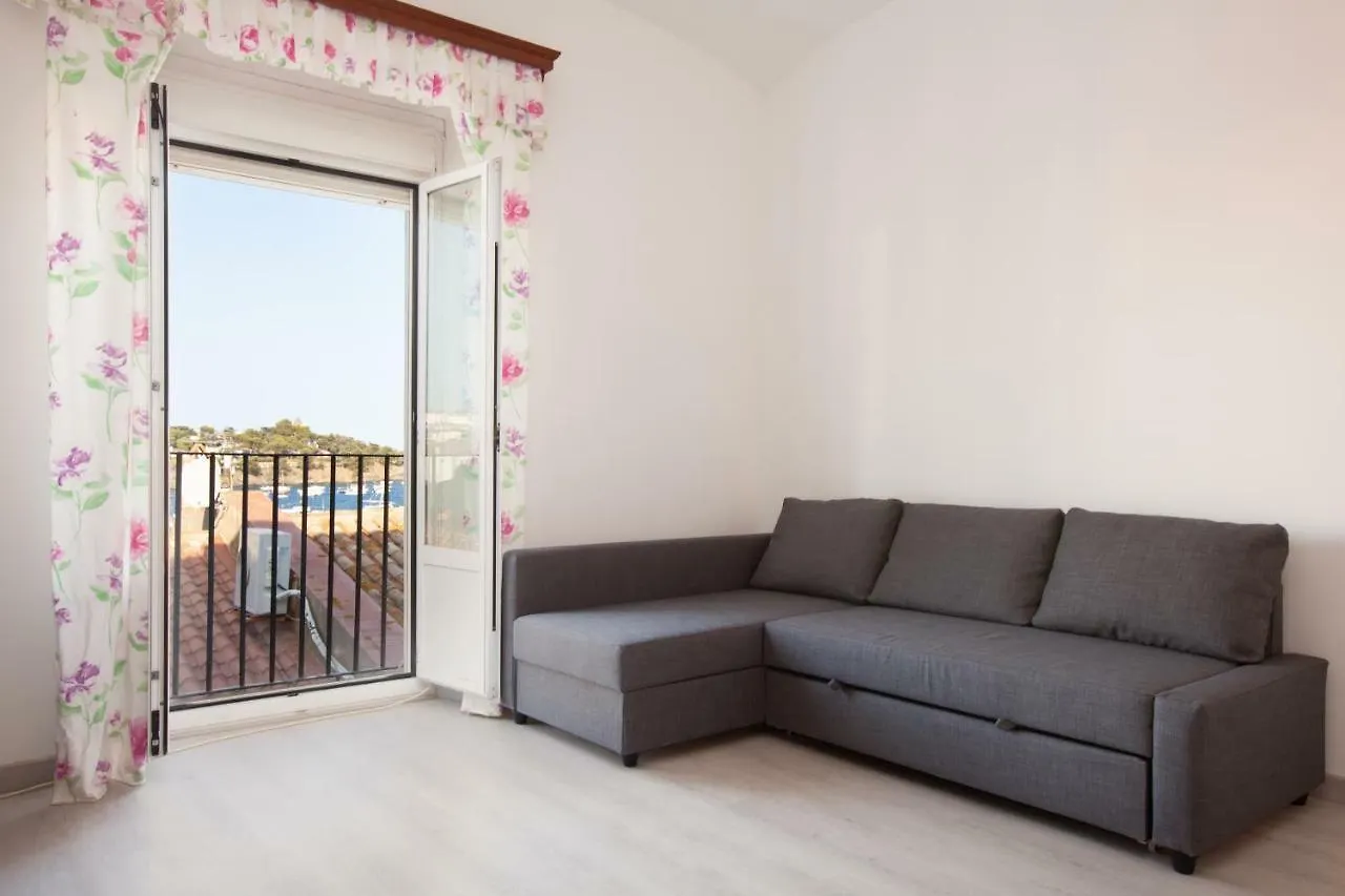 Akira Flats Cadaques Llane Apartment