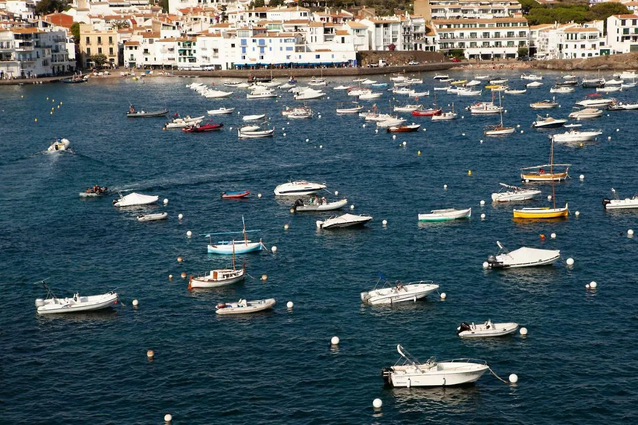 Akira Flats Cadaques Llane Apartment