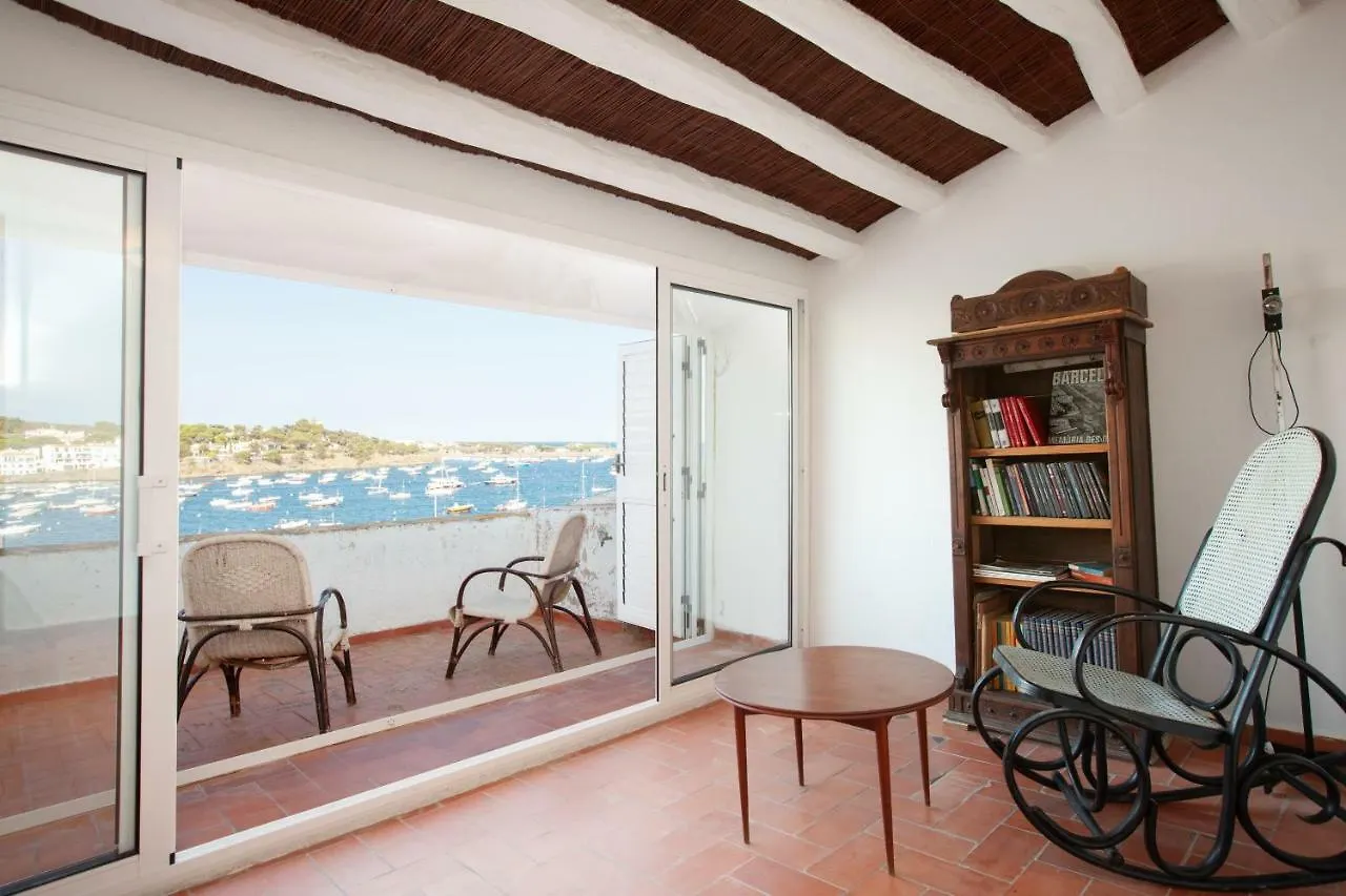 Akira Flats Cadaques Llane location